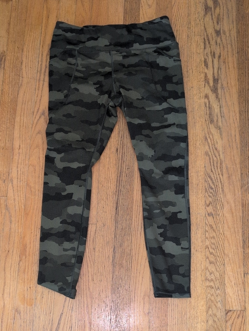 Duluth Trading Co Camo Leggings - Olive & Black